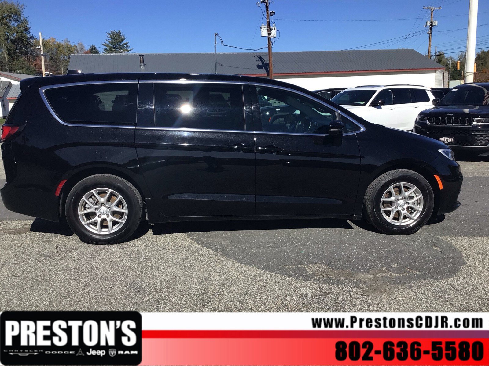 Used 2025 Chrysler Pacifica Select FWD image 7