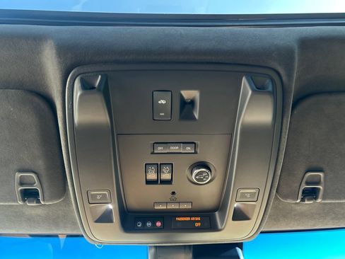 Used 2017 Cadillac Escalade Platinum AWD/4WD image 21