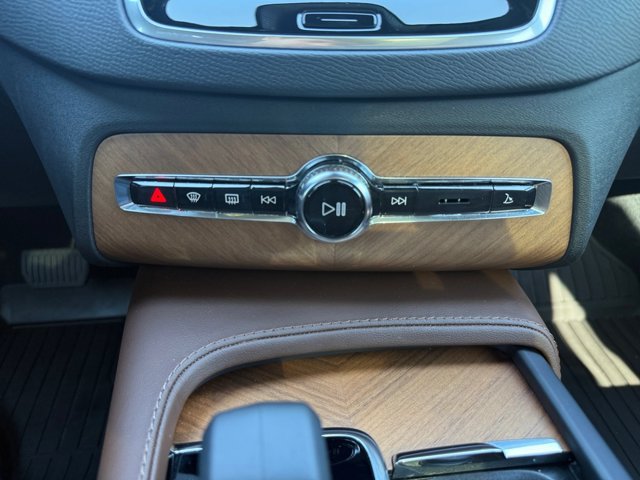 Used 2024 Volvo XC90 T8 Plus w/ Protection Package Premier AWD/4WD image 15