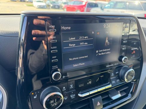 Used 2020 Toyota Highlander XLE AWD/4WD image 25