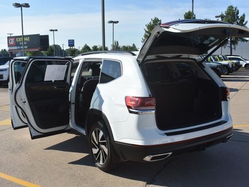 Used 2025 Volkswagen Atlas SE w/ Panoramic Sunroof Package FWD image 17