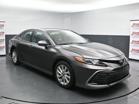 Used 2023 Toyota Camry LE image 2