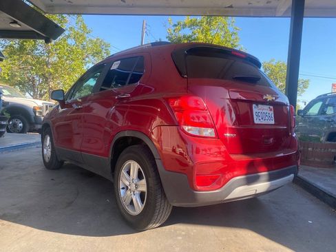 Used 2019 Chevrolet Trax LT w/ LT Convenience Package FWD image 18