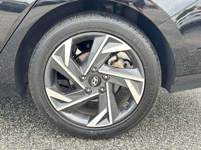 Used 2025 Hyundai Elantra Sport FWD image 7