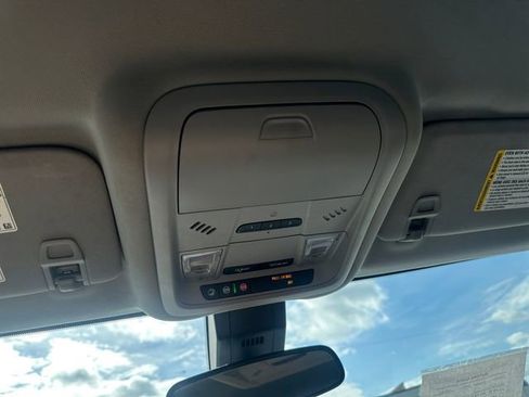 Used 2019 Chevrolet Equinox LT w/ Driver Convenience Package image 22