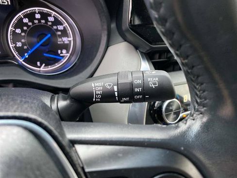 Used 2022 Toyota Venza LE image 20