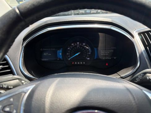 Used 2021 Ford Edge Titanium FWD image 4