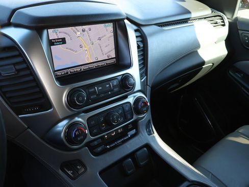 Used 2015 Chevrolet Suburban LT image 19