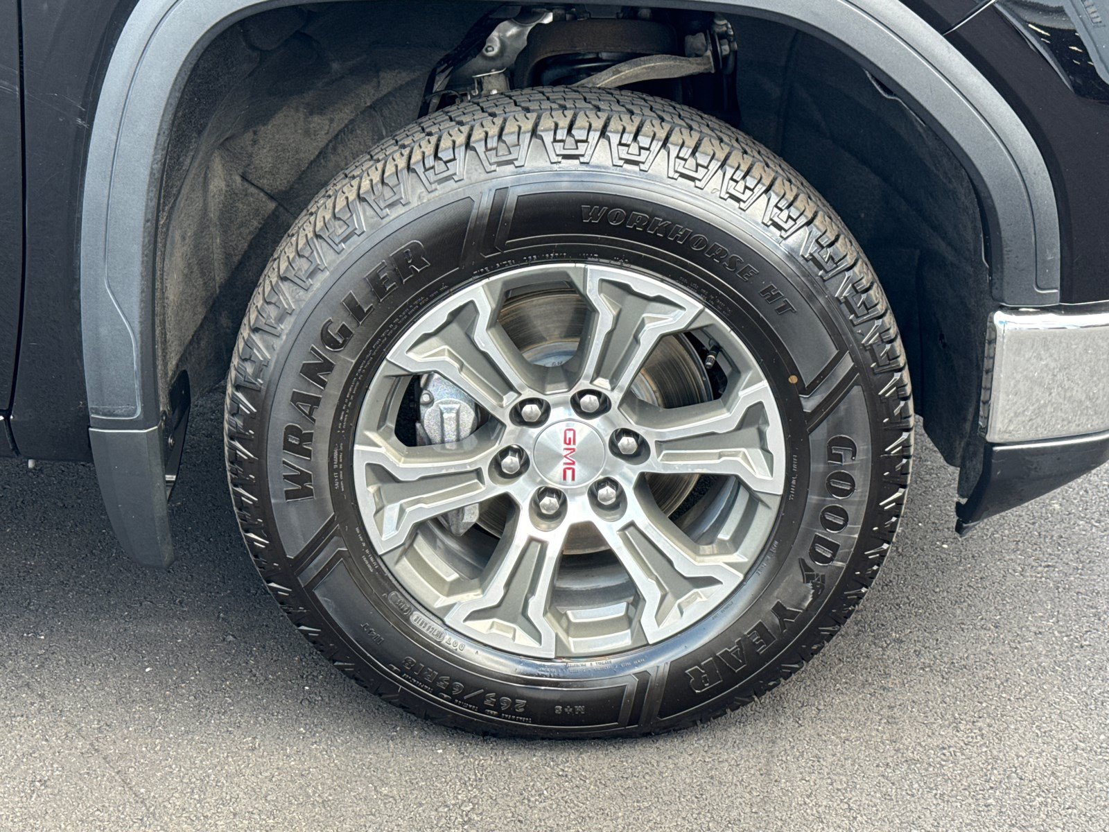 Used 2025 GMC Sierra 1500 SLT AWD/4WD image 12