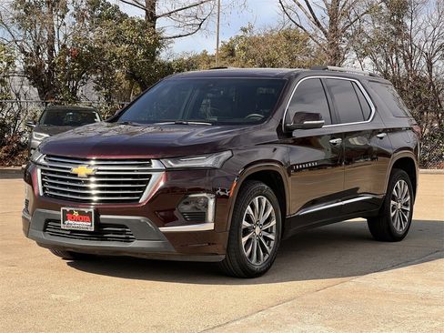 Used 2023 Chevrolet Traverse Premier image 8