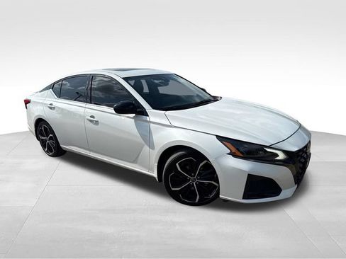 Certified 2024 Nissan Altima 2.5 SR w/ SR Premium Package FWD image 1