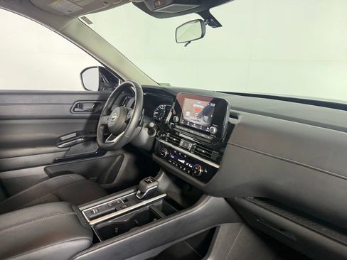 Used 2025 Nissan Pathfinder SV FWD image 30
