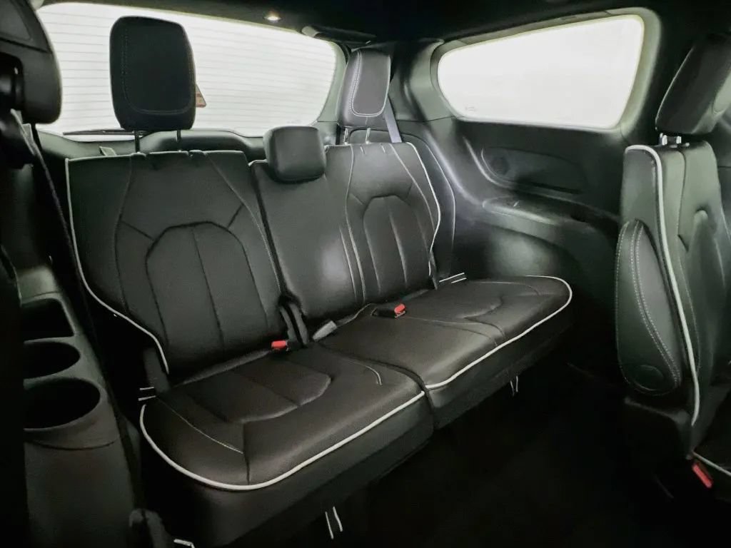 New 2027 Chrysler Pacifica Limited FWD image 29