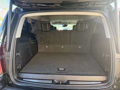 Used 2019 Chevrolet Suburban LT image 12
