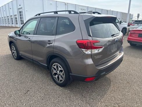 Used 2022 Subaru Forester Premium AWD/4WD image 4