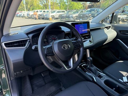 Used 2023 Toyota Corolla Cross LE AWD/4WD image 13