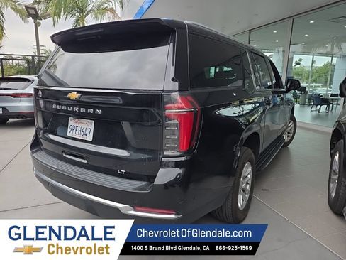 Used 2025 Chevrolet Suburban LT RWD image 6