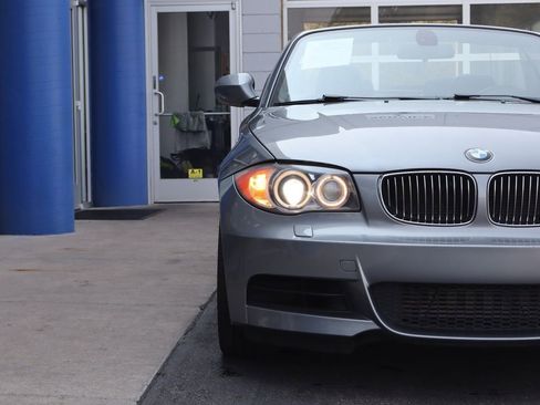 Used 2010 BMW 135i Convertible image 31