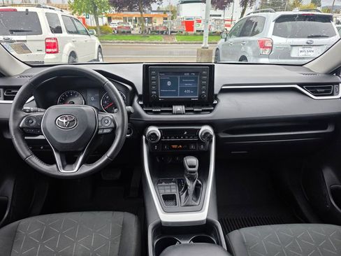Used 2021 Toyota RAV4 XLE w/ XLE Grade Weather Package image 5