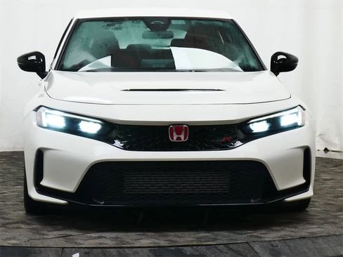 Used 2025 Honda Civic Type R image 10