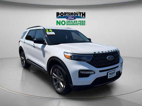 Used 2024 Ford Explorer XLT w/ Equipment Group 202A AWD/4WD image 25