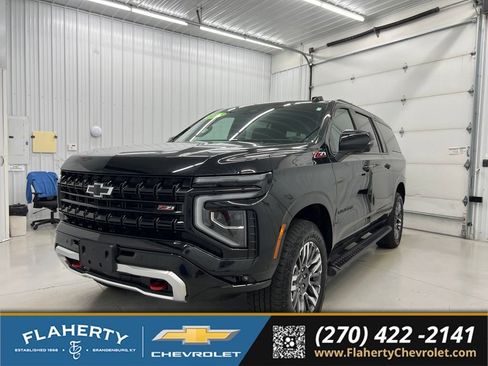 Used 2025 Chevrolet Suburban Z71 w/ Comfort Package AWD/4WD image 6
