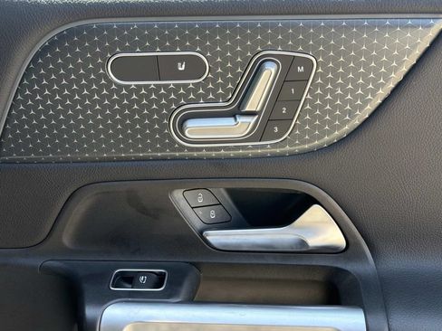 Used 2025 Mercedes-Benz GLB 250 image 14