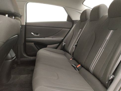 Used 2022 Hyundai Elantra SEL w/ Convenience Package FWD image 18