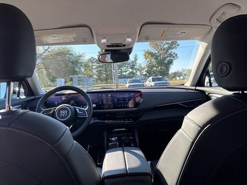 Certified 2025 Buick Envision Sport Touring image 27