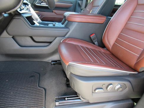 Used 2025 GMC Sierra 2500 Denali Ultimate image 18