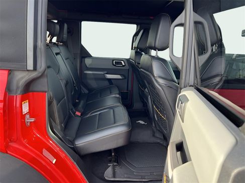 Used 2022 Ford Bronco Badlands image 15