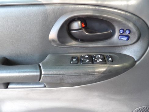 Used 2003 Chevrolet TrailBlazer LTZ image 18