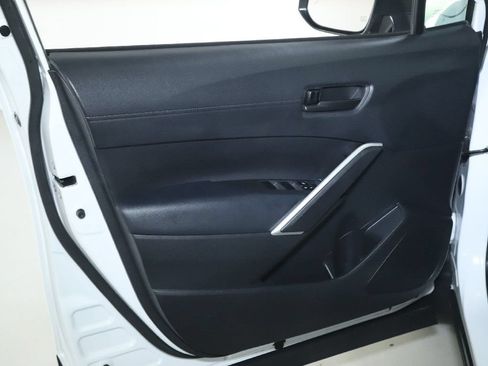 Used 2024 Toyota Corolla Cross LE FWD image 15