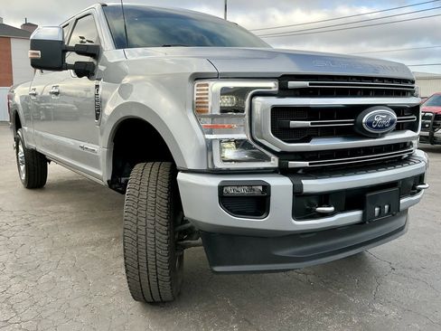 Used 2022 Ford F250 Platinum w/ FX4 Off-Road Package image 2