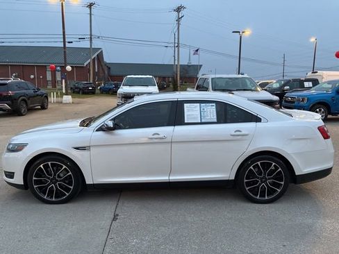 Used 2017 Ford Taurus Limited image 4