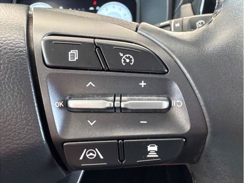 Used 2022 Hyundai Kona Limited AWD/4WD image 18