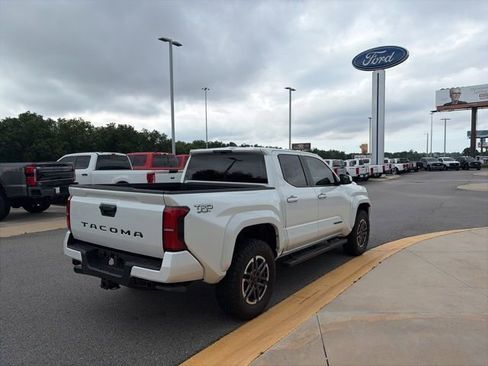 Used 2025 Toyota Tacoma TRD Sport RWD image 5