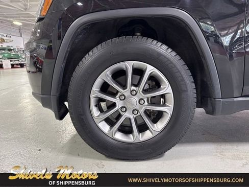Used 2020 Jeep Grand Cherokee Laredo w/ Laredo X Package AWD/4WD image 9