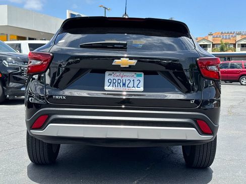 Used 2025 Chevrolet Trax LT w/ LT Convenience Package FWD image 11