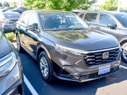 Used 2023 Honda CR-V LX image 4