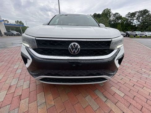 Used 2022 Volkswagen Taos SE FWD image 24