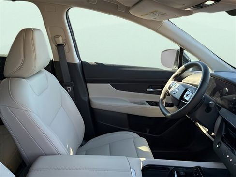 Used 2025 Nissan Murano SV image 11