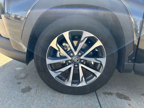 Certified 2023 Toyota Corolla Cross XLE image 11