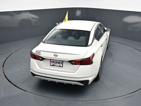 Used 2025 Nissan Altima 2.5 SV FWD image 38