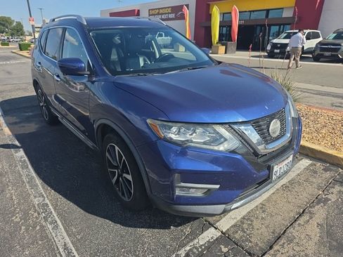 Used 2018 Nissan Rogue SL w/ Premium Package image 2