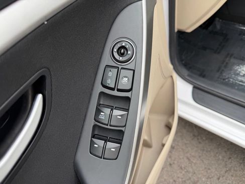 Used 2013 Hyundai Elantra GT FWD image 13