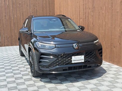 Used 2026 Volkswagen Tiguan SE R-Line FWD image 10