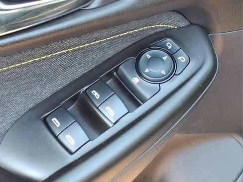 Used 2025 Chevrolet TrailBlazer ACTIV FWD image 16
