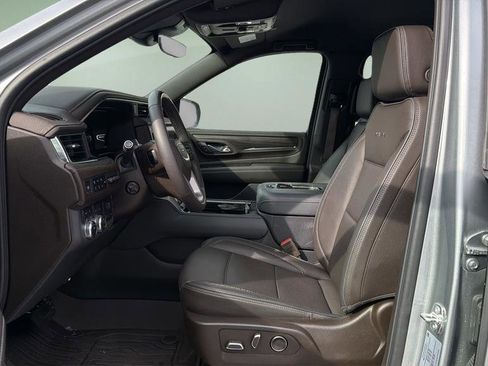 Used 2024 GMC Yukon XL Denali w/ Advanced Technology Package image 11