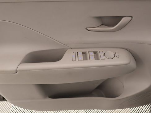 Used 2025 Hyundai Kona SEL image 14